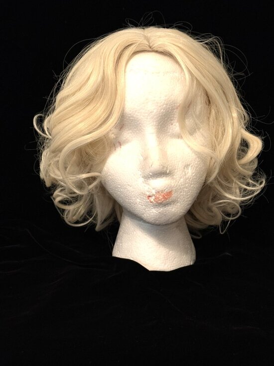 Marilyn Monroe Wig Platinum Blonde Costume Hollywood Glam NWOT Cosplay Sexy